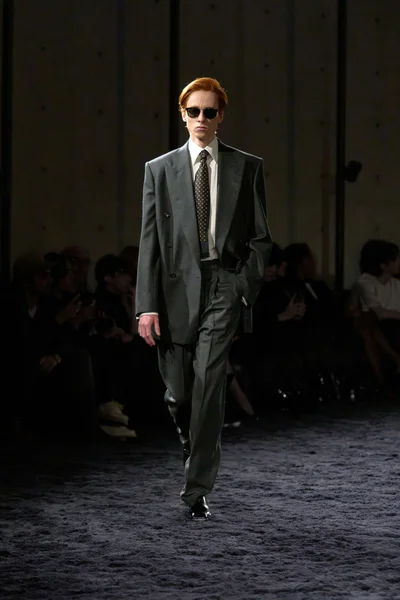 Look 3